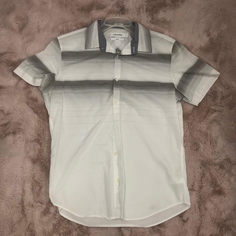 Men shirt, perfect conditions. Size medium brand calvin klein